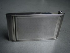 Alte Puderdose mit Spiegel