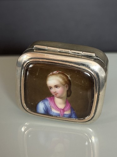 Silber pillendose mit - pillendose, mädchen